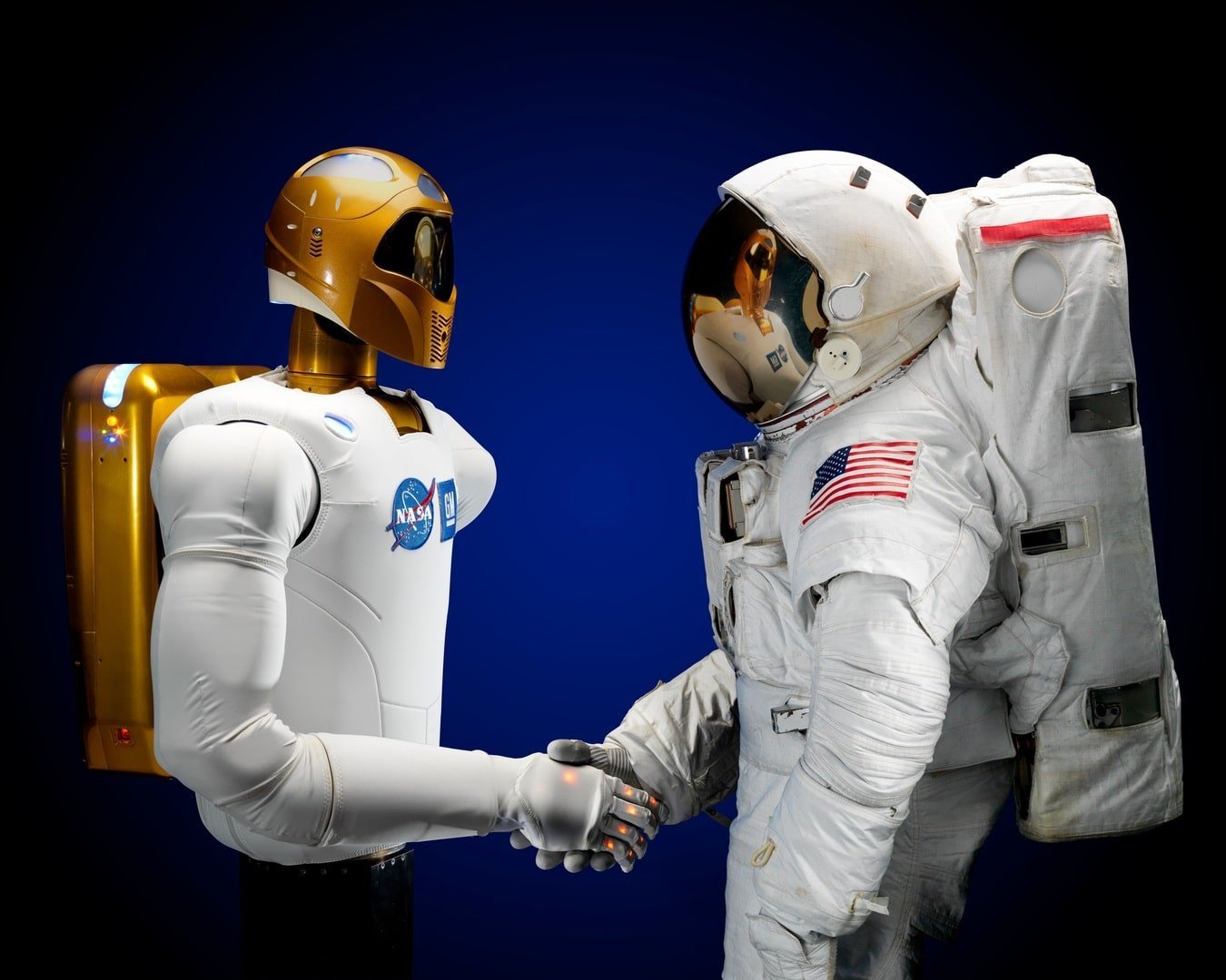 technology-space-machine-astronaut-futuristic-science-916835-pxhere.com-min