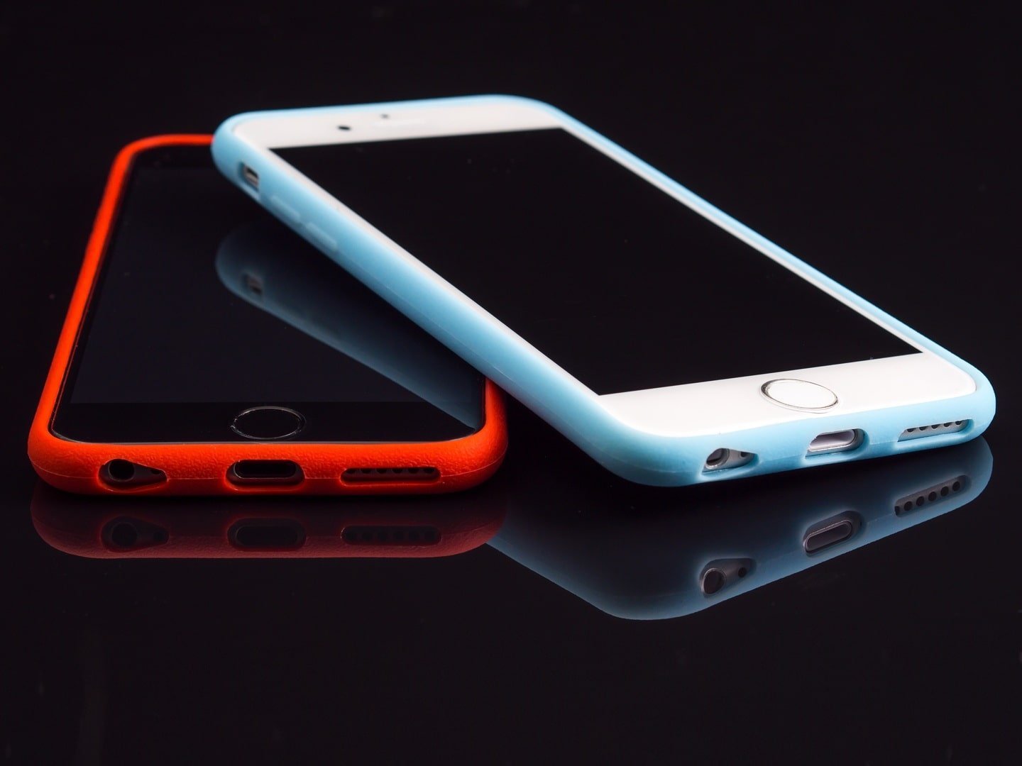 iphone-computer-smartphone-mobile-screen-apple-668852-pxhere.com-min